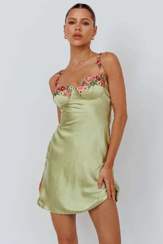 Airy lace dress-Rose Garden Floral Applique Mini Dress Lime